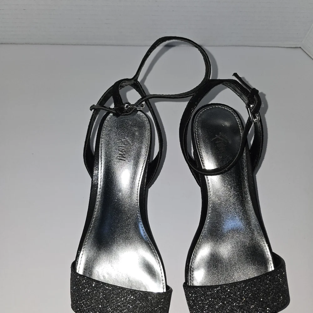 FIONI Silver and‎ Black Heels for Stylish Occasions - Picture 4 of 10